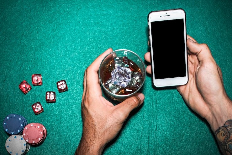 Pengguna menikmati layanan hot51pro dari perangkat smartphone secara aman